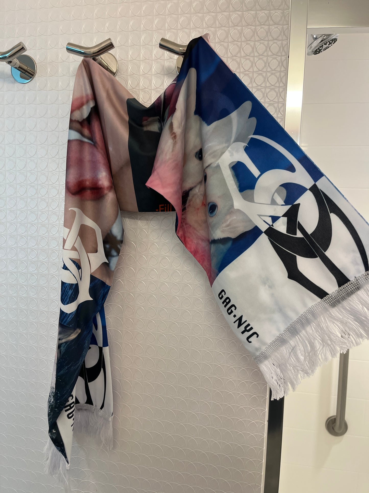 Cat kiss scarf
