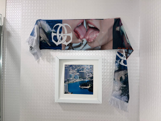 Cat kiss scarf